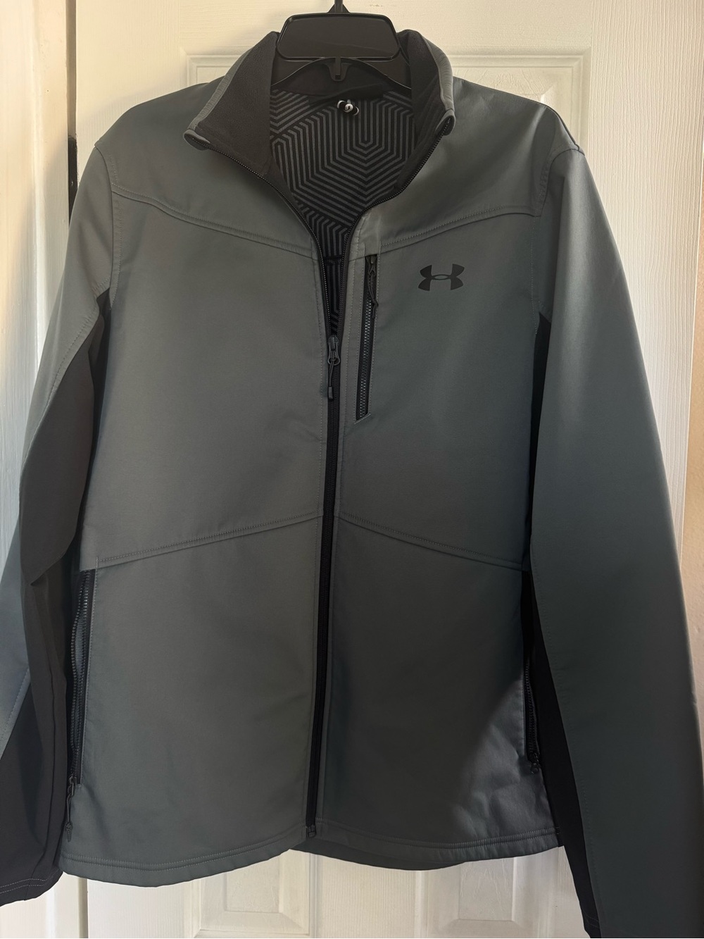 Under Armour Men’s Dark Gray Performance Softshell Jacket